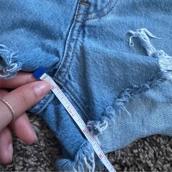 Levi’s 501 Distressed Denim Women's Shorts size 26 - Picture 3 of 6